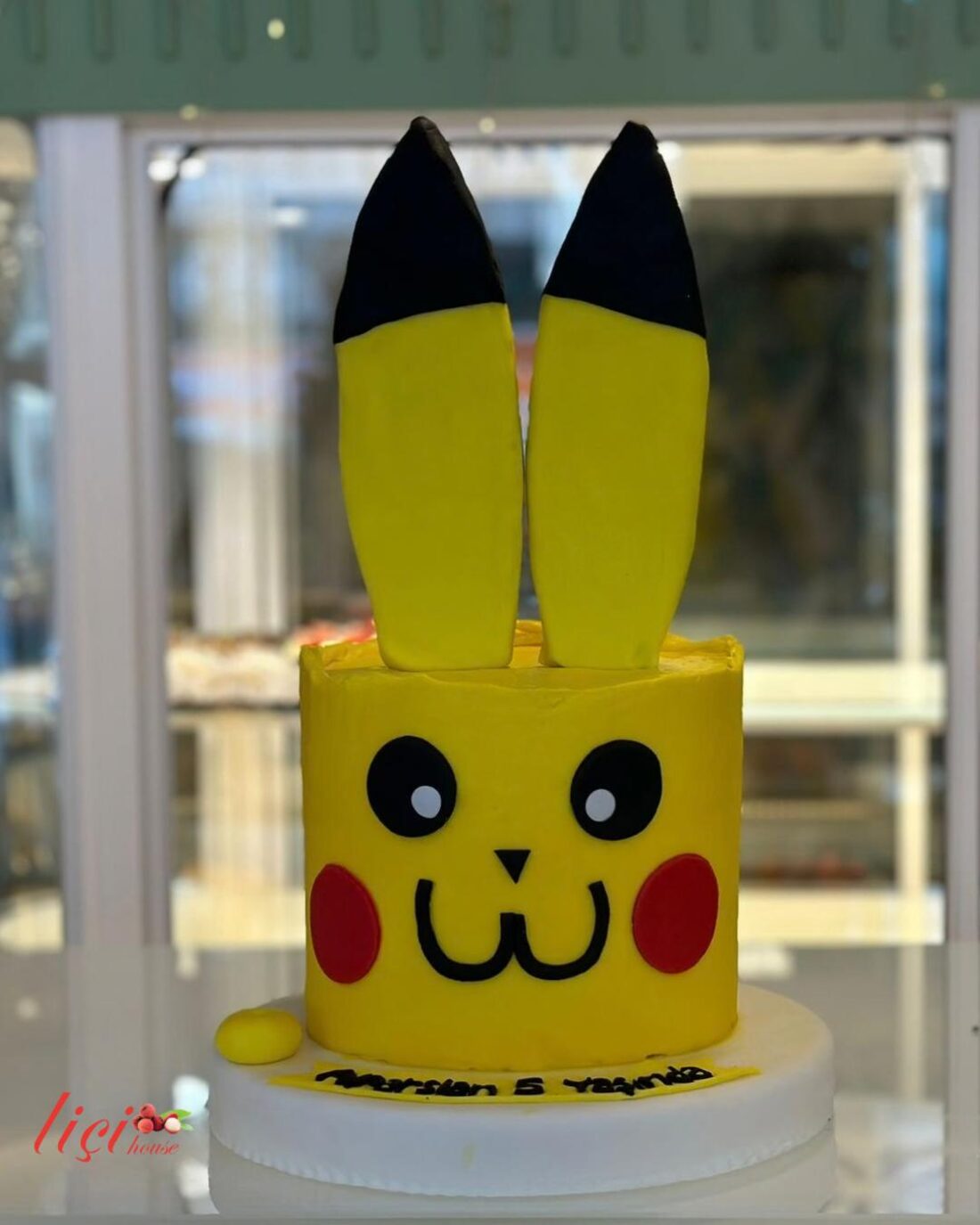Pikachu temalı çocuk pastası